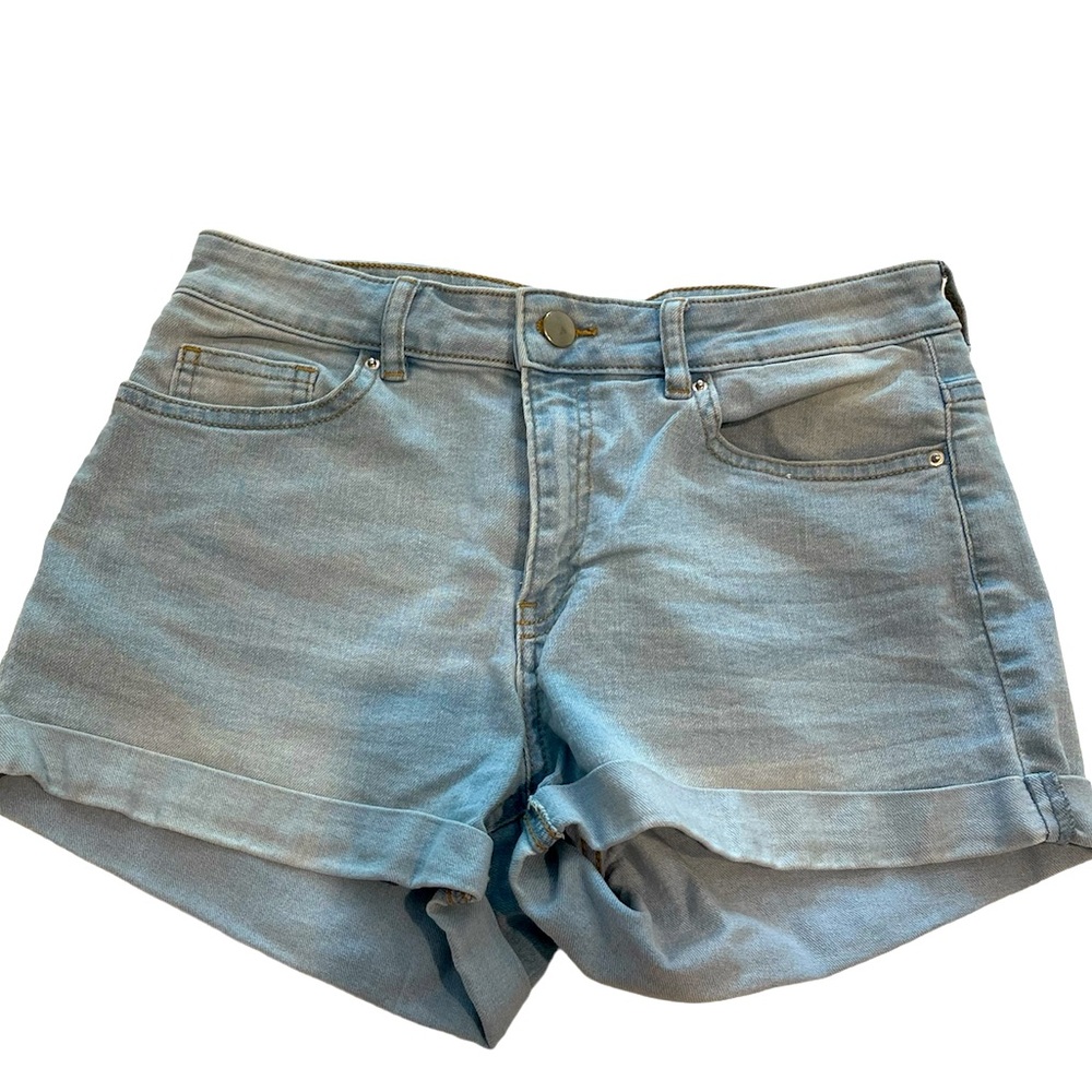 Light wash, cuffed jean shorts (H&M, US 6)